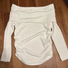 ZARA のオフショルダートップス