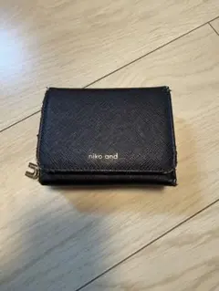 niko and 二つ折り財布 黒　ニコアンド