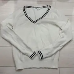 UNIQLO ホワイト Vネック セーター　(S)