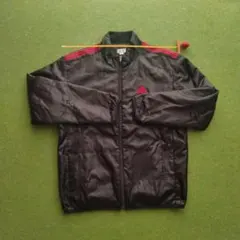 adidas【秋冬：中綿入りブルゾン、赤色3本線】