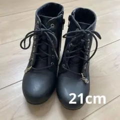 チャーム付きブラック レースアップブーツ 中ヒール