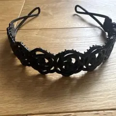 ブラック花模様ヘアカチューシャ
