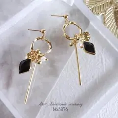 No.6876　ブラックガラスチャームとパール　ピアス/イヤリング