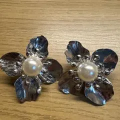 シルバー花形パールイヤリング