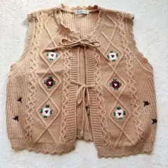 花柄刺繍 ベージュ ニットベスト　韓国