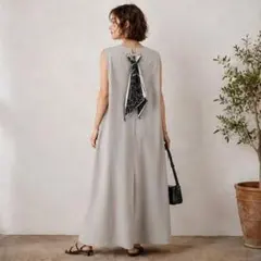 カノコスカーフワンピースバックのスカーフでが華やかに決まる上品な大人のワンピースのサムネイル