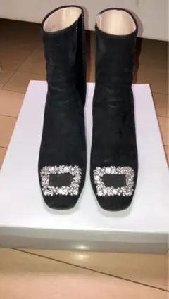 黒スエードビジュー付きブーツ