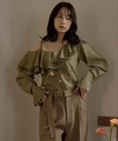 mideal フリルワンショルダートップス グリーン