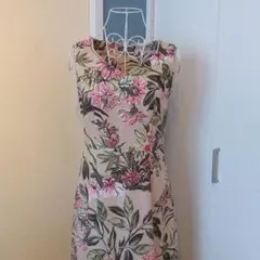 【匿名配送】ローラアシュレイ 花柄総柄 ノースリーブワンピース　 麻混のサムネイル