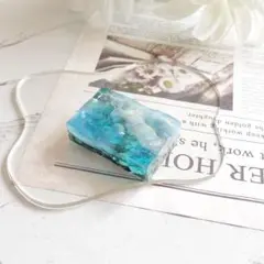 193 水面オルゴナイト ターコイズ レジン 樹脂 天然石 海 キーホルダー