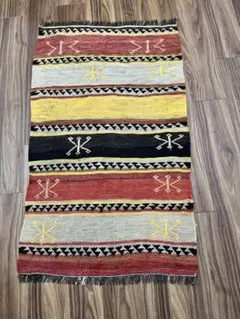 ヴィンテージの風格。トルココンヤ。トライバルラグ