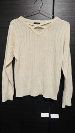 Newiyme クリーム色 Vネックセーター 長袖