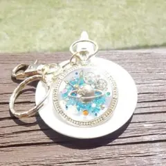 レジンアクセサリー　 透明　土星と歯車　懐中時計　キーホルダー（バックチャーム）