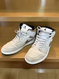 最終【美品】Nike Air Jordan 1 Mid SE スニーカーのサムネイル