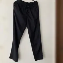 黒パンツ レディース