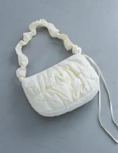 アイボリー　ショルダーバッグ