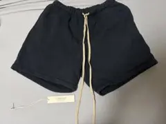 Fear of god essentials黒スウェットハーフパンツのサムネイル