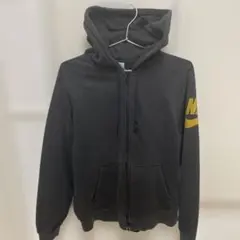 NIKE フルジップパーカー 黒 ゴールドスウッシュ　サイズM相当