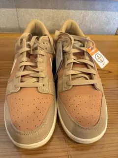 Nike Dunk Low ベージュ/ブラウン スニーカーのサムネイル