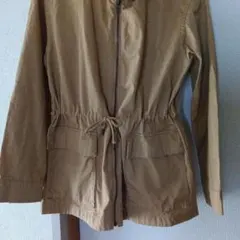 フード付き コットンカジュアルジャケット　 濃いベージュ色　ユニクロ