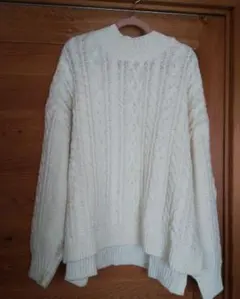 アイボリー ケーブル編み 長袖セーター