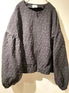 バルーンブルゾン