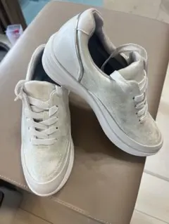 ［新品］Golf travelerレディース スニーカー シルバー ホワイトのサムネイル