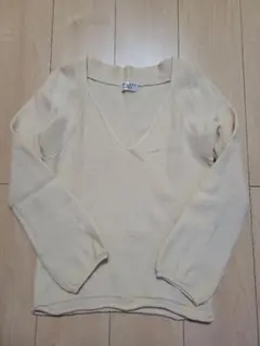 Vネック長袖ニット