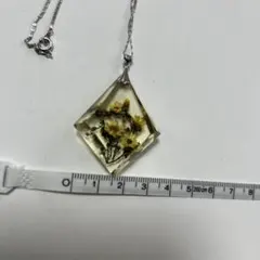 昭和レトロ　フラワー樹脂ペンダントチャーム