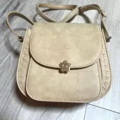 Maryquant ショルダーバッグ　ラウンド型バッグ　ベージュ　磁石　春夏秋冬