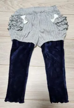 グレーとネイビーのフリル付きボトムス