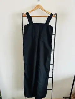 UNIQLO ブラック サロペットのサムネイル