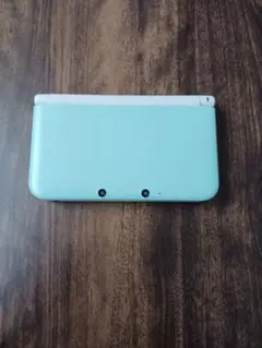 【ジャンク品】任天堂　3DSLL　ソフト付き進撃の巨人