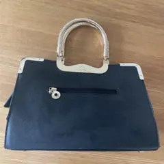 黒のハンドバッグ