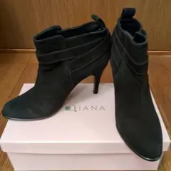 ダイアナ　ブラック スエード ショートブーツ