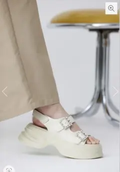 STACCATO ビジューバックル サンダル 厚底　22.5㎝のサムネイル
