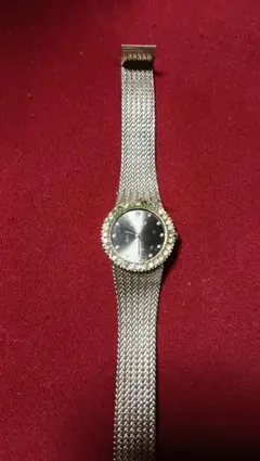 シルバーメッシュバンド腕時計