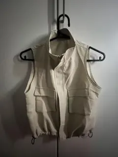 ベージュ ノースリーブ ベスト