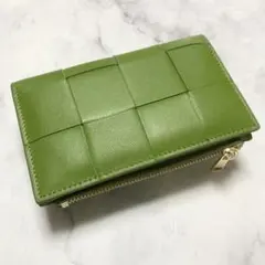 【新品未使用】高級羊革ニつ折り財布　イントレチャート　リーフグリーン　緑　みどり