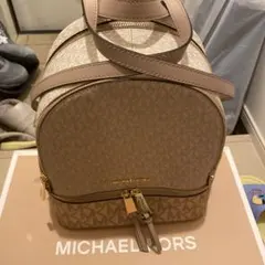 新品✨マイケルコースRHEA ZIP バックパックMKシグネチャー
