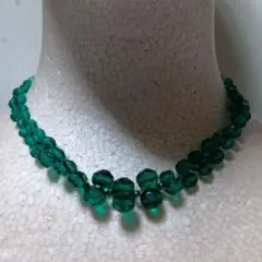 ハンドメイド、グリーン系ビーズの 編み込みネックレス