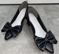 Vivianリボン付きブラックポインテッドトゥパンプス