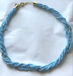 ターコイズ・ビーズ4連ツイスト・デザイン・シルバー色ビーズ入りネックレス