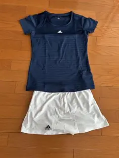 adidas レディース テニスウェア 上下セットのサムネイル