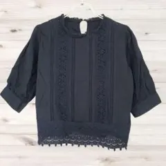 B1862 レイカズン 半袖ブラウス 五分袖 (F) 刺繍 ループボタン レース