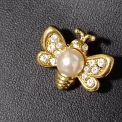 スワロフスキー　蝶　ピンブローチ　パール