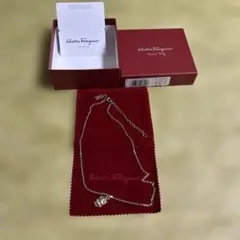 【お値下げしました】フェラガモネックレス（BOX＆ポーチ付き）のサムネイル