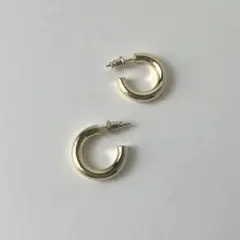 両耳　3.5×21mm ゴールド　18k フープピアス　クロム　BWL 両耳 3.5×21mm ゴールド 18k フープピアス クロム BWL - メルカリ