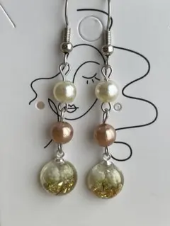 かすみ草とパールビーズのピアス