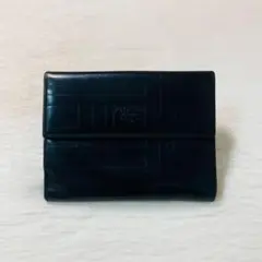 早い者勝ち　PRADA プラダ　パテント　二つ折り　財布　黒　幾何学模様